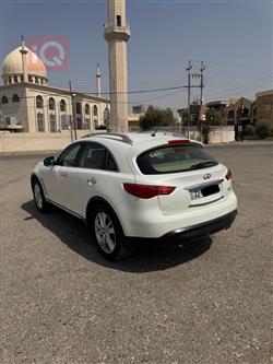 Infiniti QX70